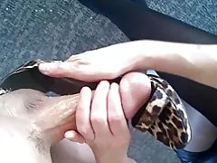 Կոշիկի աղջկան պրծնել